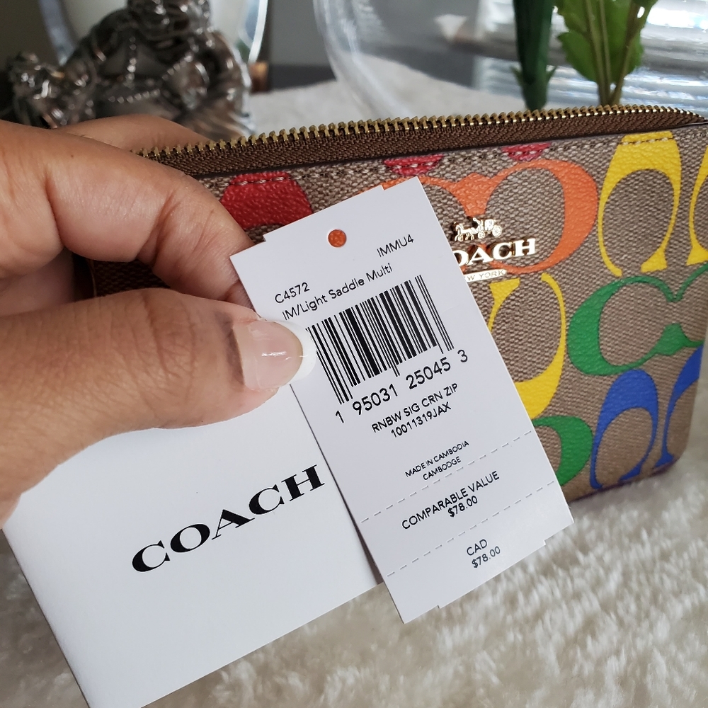 🔥🔥🔥  Price Drop New Coach rainbow 🌈 wristlet - Picture 8 of 11